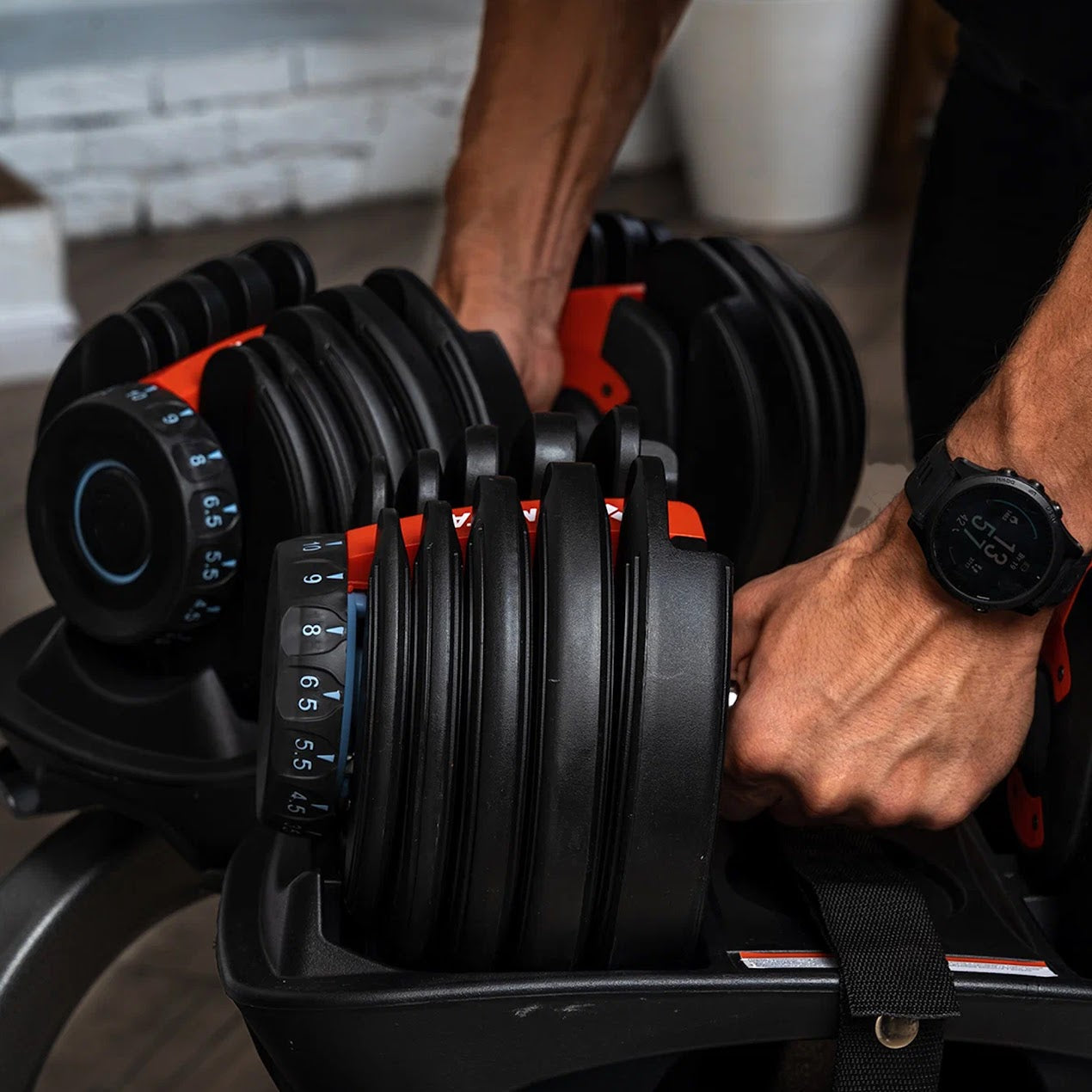 Dial‑Weight Dumbbells & Belt with Adjustable Dumbbell Stand – Space‑Saving Home Gym Rack for Strength Training in Personal Fitness Studio