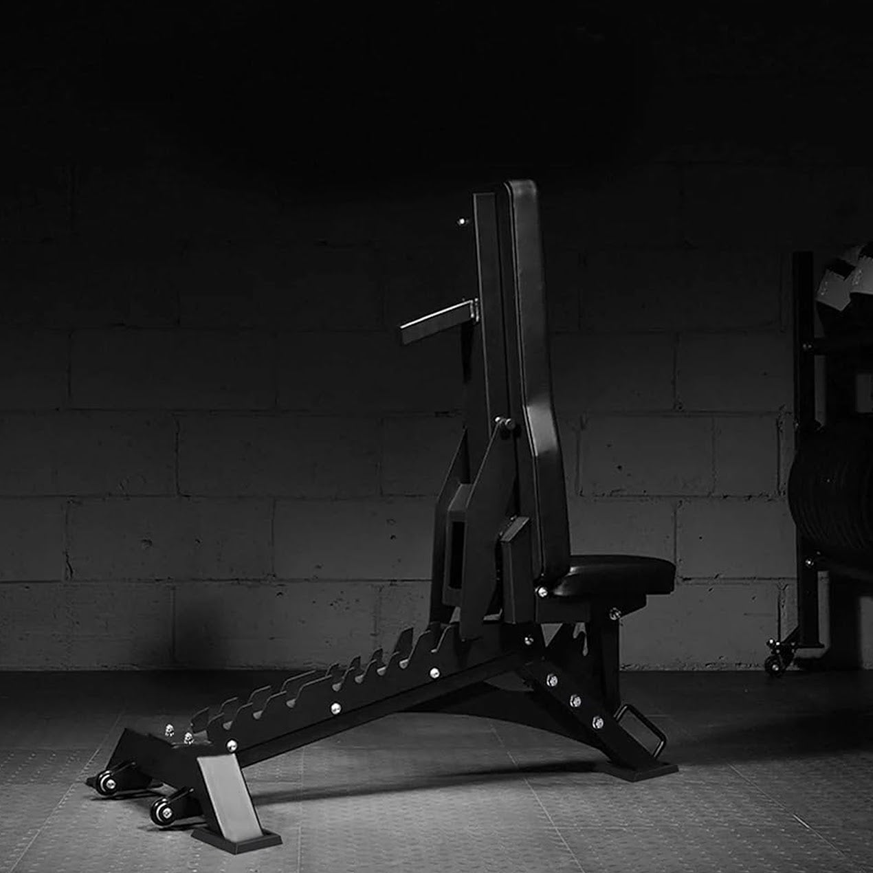 Heavy-Duty Weight Bench – Elite Strength Equipment for Home Gyms and Fitness Studios